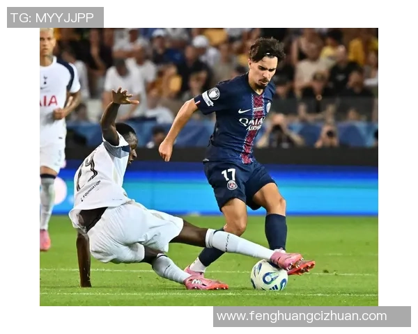 欧联杯精彩对决巴黎圣日耳曼与热刺战成平局绝杀瞬间引发全场欢呼